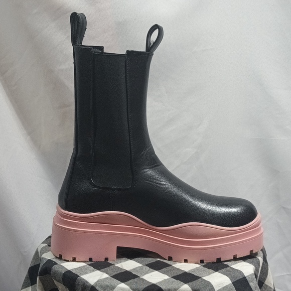 Women's Azalea Wang Black and Pink Boots - Picture 6 of 8